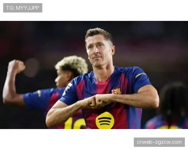 莱万参加巴萨完整合练，有望在国家德比中复出。